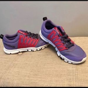 REEBOK memory foam tennis shoes